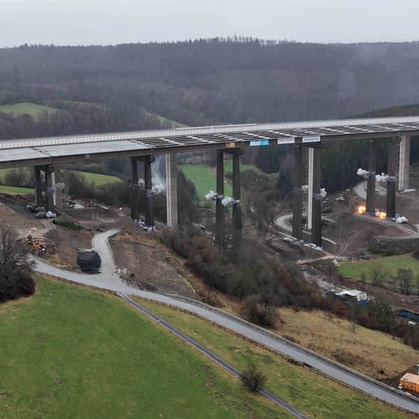 ZÜBLIN, Sprengung BAB 45-Talbrücke Rinsdorf 1